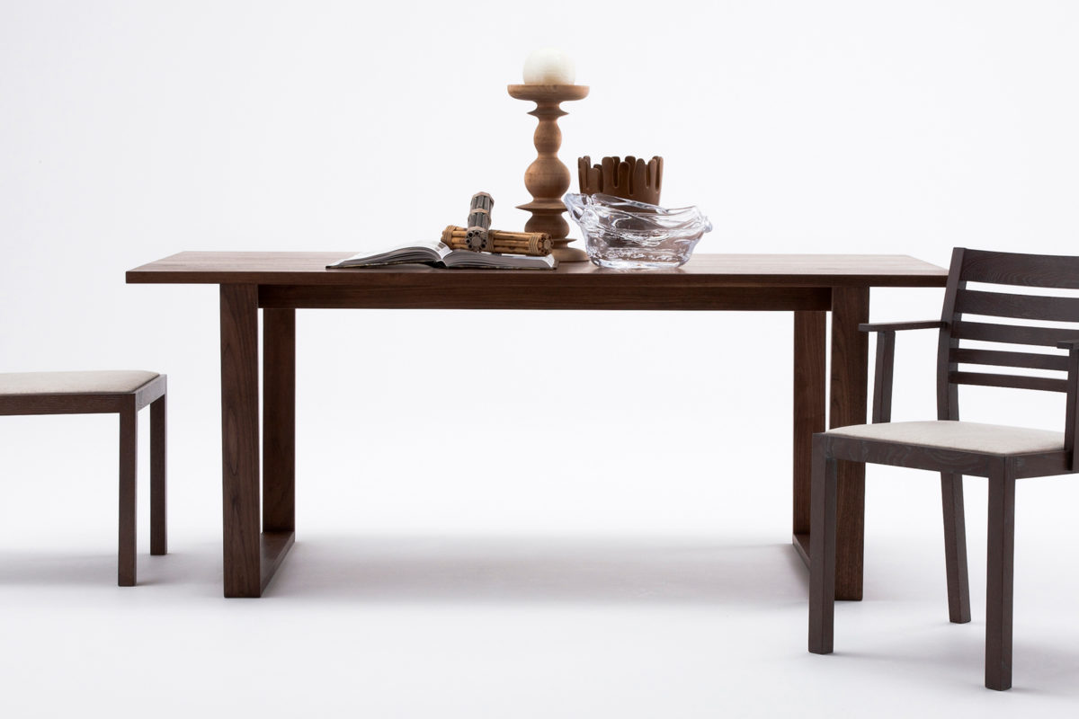 Alato dining table